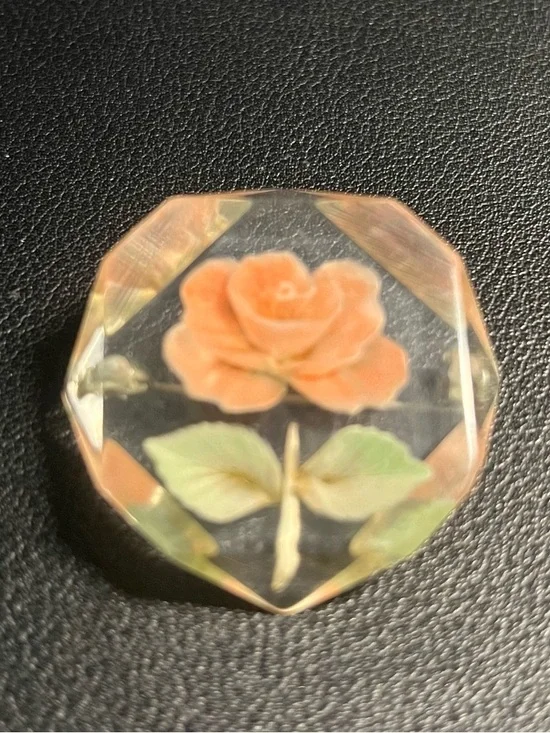 Floral Resin Rose Pin Brooch in Peach and Green - Picture 1 of 3